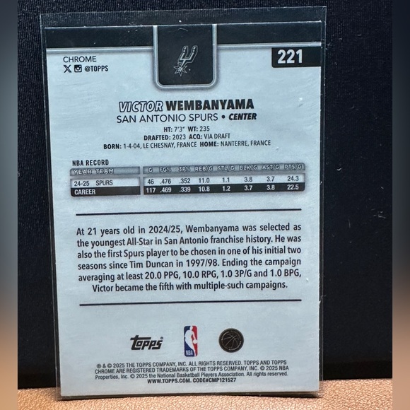 2025-26 Topps Chrome Victor Wembanyama Silver Refractor #221 Spurs - Picture 2 of 2